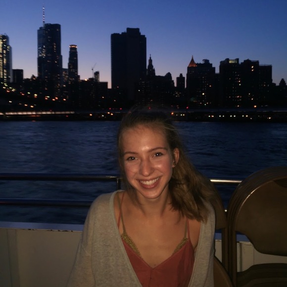 Meet your Posher, Claire - Picture 1 of 1